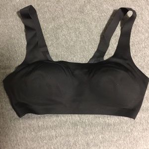 Victoria SPORT Scoop Front Black Sports Bra